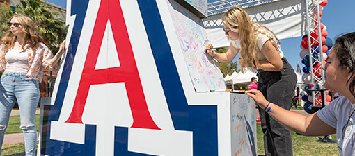 Future students signing the block A at Admitted Students Day.